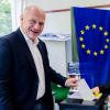 Berlins Regierender Bürgermeister Kai Wegner gibt seine Stimme für die Europawahl 2024 ab.
