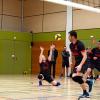 Mit der 0:3-Niederlage haben die Nördlinger Volleyballer (in Schwarz-Rot) ihre kleine Chance auf die Meisterschaft in der Bezirksklasse verspielt. Den Titel holten sich die Gäste aus Leipheim.