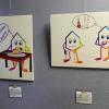Unter dem Titel „Paolis - Kunst, die begleitet und erklärt“ zeigt die Sielenbacher Künstlerin Maria Kolbinger aktuell ihre Werke im Landratsamt. Sie verarbeitet künstlerisch die Diagnose „Parkinson“.