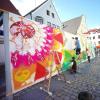 Ein großes Graffiti gestalteten "Die Bunten" aus Augsburg erst am Samstag in Aichach. Am Freitag war die Leinwand zu feucht.