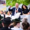 Bundeskanzler Olaf Scholz (SPD, M) nimmt an einem Bürgerdialog im Dialogforum im Rahmen des Bürgerfestes und der Feierlichkeiten zu «75 Jahre Grundgesetz» teil.