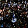 Angehörige der israelischen Geiseln, die im Gazastreifen von der Hamas festgehalten werden, protestieren in Tel Aviv für deren Freilassung.