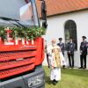 Der in Riedheim geborene Pater Vitus Sedlmair reiste extra aus Tansania an, um die Fahrzeugweihe beim Feuerwehrfest in Riedheim/Stadel vorzunehmen.