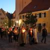 Zahlreiche Gläubige beteiligten sich am Maifeiertag in Wemding an der Lichterprozession durch die Altstadt.