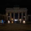 Berlin beteiligt sich an der weltweiten Aktion «Earth Hour» und schaltet das Licht am Brandenburger Tor aus.