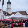 Bei anhaltendem Regen feierten die Kühbacherinnen und Kühbacher unverdrossen am Samstag ihr Marktfest.