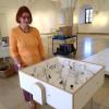 Für ihre Ausstellung im Rathausfletz hat sich Künstlerin Barbara Legde extra ein kleines Modell gebaut.