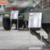 Ein nach russischen Angaben in der Ukraine erbeuteter deutscher Leopard-2-Kampfpanzer steht bei einer Schau zu Kriegstrophäen im Park Pobedy (Park des Sieges). 