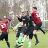 Einen Start nach Maß legte der TSV Monheim (in Rot-Schwarz) gegen den Sportclub D.L.P. hin. Der neue Ligaprimus gewann mit 4:1. 