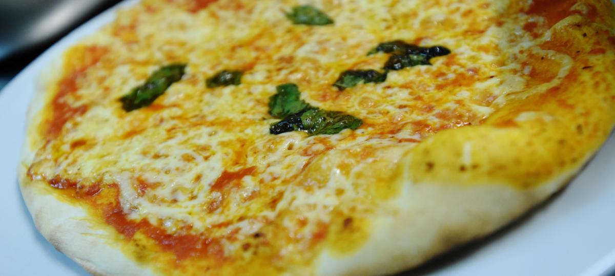 Unfallflucht beim Pizzaholen begangen