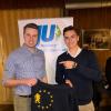 Burgheims Ortsvorsitzender Marius Reinsch (rechts) sagt Moritz Knöferl die volle Unterstützung der JU bei der Europawahl zu.