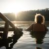 Frühlingshafte Temperaturen locken zum Baden, doch Vorsicht ist geboten: Der plötzliche Sprung in kühle Gewässer kann gefährlich sein.