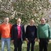 Von links: Pfarrer Eugen Ritter, Andreas Reinert, Jochen Schwarzmann, Helmut Ganz und Pfarrer Josef Baur bei der Gründung der Ökumenischen Sozialstation Krumbach gGmbH.