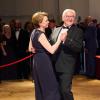 Bundespräsident Frank-Walter Steinmeier und seine Frau Elke Büdenbender tanzen beim Bundespresseball.