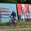Wahlplakate verschiedener Parteien im Stadtteil Sachsenhausen in Frankfurt am Main.