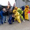 Vertreter des Kinder- und Jugendclubs des Staatstheaters sind als "Walking Act" auf dem Gelände als Monster unterwegs. 