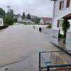 Die Pegel steigen: In den Stauden kam es bereits am Samstagmorgen zu großen Überschwemmungen.