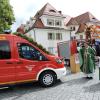 Den kirchlichen Segen spendete Dekan Werner Dippel den drei neuen Straßer Feuerwehrfahrzeugen am Kirchenvorplatz.
