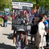 Weltweit hat Julian Assange Unterstützer. Wie hier in Hamburg, wo ein Mann kürzlich seine Freilassung forderte.