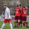 Der TSV Offingen jubelt: Durch das 2:1 im Spitzenspiel meldet sich das Team im Kreisliga-Titelrennen zurück.