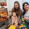 Oksana Sadkovo mit ihren Kindern Yehar und Emilia und ihre Schwägerin Svitlana Ihnatenko (rechts im Bild) fanden Hilfe zur Selbsthilfe in Stadtbergen.