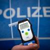 Ein 34-Jähriger fiel der Polizei in Ichenhausen auf, weil er nicht angeschnallt war. Es stellte sich heraus, dass er über 0,5 Promille hatte.