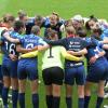 Die Frauenmannschaft des FFC Turbine Potsdam steht zusammen.