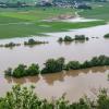 Die Donau führt Hochwasser. In Bayern herrscht nach heftigen Regenfällen vielerorts weiter Land unter.