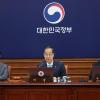 Südkoreas Premierminister Han Duck-soo spricht während einer Kabinettssitzung im Regierungskomplex in Seoul.
