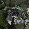 Eine Luftaufnahme zeigt die durch den Brand schwer beschädigte Villa von Cara Delevingne in Los Angeles.