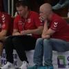 Grübeln auf der Trainerbank: Die Günzburger Coaches Sandro Jooß und Stephan Hofmeister.