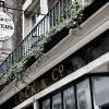 In der St. James's Street herrscht noch der Geist von früher, als Londons Gentleman-Elite im 19. Jahrhundert dort einkaufte. Auch der Hutmacher Lock & Co. Hatters hat dort seit 1676 sein Geschäft. 