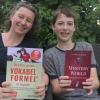 Vor Kurzem präsentierte Daniela Selig (links) ihr erstes Buch „Die gehirn-geniale Vokabelformel für Englisch“. Nun hat ihr zwölfjähriger Sohn Florian einen Fantasyroman mit dem Titel "Mystery World – Die magischen Steine" geschrieben. 