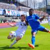 Elversbergs Manuel Feil (l) und Daniel Heber vom 1. FC Magdeburg im Zweikampf.