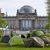 Seit Montag haben Pro-Palästina-Aktivisten ein Protestcamp vor dem Reichstagsgebäude aufgebaut.