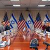 «Ein direkter iranischer Angriff wird eine angemessene israelische Antwort gegen den Iran erfordern», sagte der israelische Verteidigungsminister Joav Galant (l) in einem Gespräch mit seinem US-Kollegen Lloyd Austin (r).