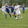 Die Fußballerinnen des FC Loppenhausen um Emiliy Bucher (links) treffen im Finale um den Bezirkspokal auf den TSV Buchenberg. In der Liga haben die Loppenhauserinnen beide Partie verloren.
