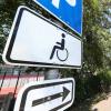 Begleitpersonen von Schwerbehinderten sollen ab der neuen Badesaison im Burgauer Freibad freien Eintritt bekommen.