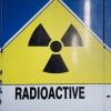 Ein Warnschild «Radioactive». Neuartige Atomreaktoren brauchen laut Wissenschaftlern noch Jahrzehnte bis zur Marktreife. (Symböolbild)