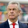 Hitzfeld glaubt an eine Chance für die Dortmunder und will vor dem Fernseher die Daumen drücken.