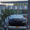 Bei Tesla in Grünheide arbeiten rund 12.500 Beschäftigte. Dort werden kräftig Stellen abgebaut. 