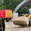 Beim Kieswerk Dachser in Türkheim wurden seit Freitag mehr als 20.000 Sandsäcke für den Landkreis Unterallgäu gefüllt. Ständig kommen neue Feuerwehren und holen Sand.