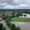 Wiesen und Ackerflächen sind vom Hochwasser der Mindel überflutet (Luftaufnahme mit einer Drohne).