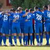 Spieler von Makkabi Berlin stehen vor dem Anpfiff auf dem Spielfeld.