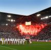 Beim Heimspiel gegen den VfB Stuttgart begleiteten viele VfB-Fans ihren Verein nach Augsburg.
