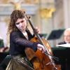 Cellistin Julia Hagen begab sich mit Tschaikowsky in ein imaginäres Rokoko-Zeitalter.