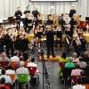 Die Brass Band Unterallgäu unter Leitung von Michael Fischer gab ein Konzert in der großen Aula der Staatlichen Realschule Vöhringen und begeisterte mit moderner Blasmusik an die 500 Besucher.