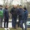 Trainer Roger Kindler (Mitte), hier im Spiel beim FC Lauingen, tritt am Sonntag mit seinem SC Altenmünster in Holzheim an.