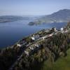 Der Berg Bürgenstock mit dem Bürgenstock Resort über dem Vierwaldstättersee.