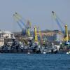 Schiffe der russischen Schwarzmeerflotte liegen am 31. März 2014 in einer der Buchten von Sewastopol. Durch ukrainische Drohnenangriffe soll nun ein schweres Patrouillenboot der Schwarzmeerflotte getroffen worden sein.
